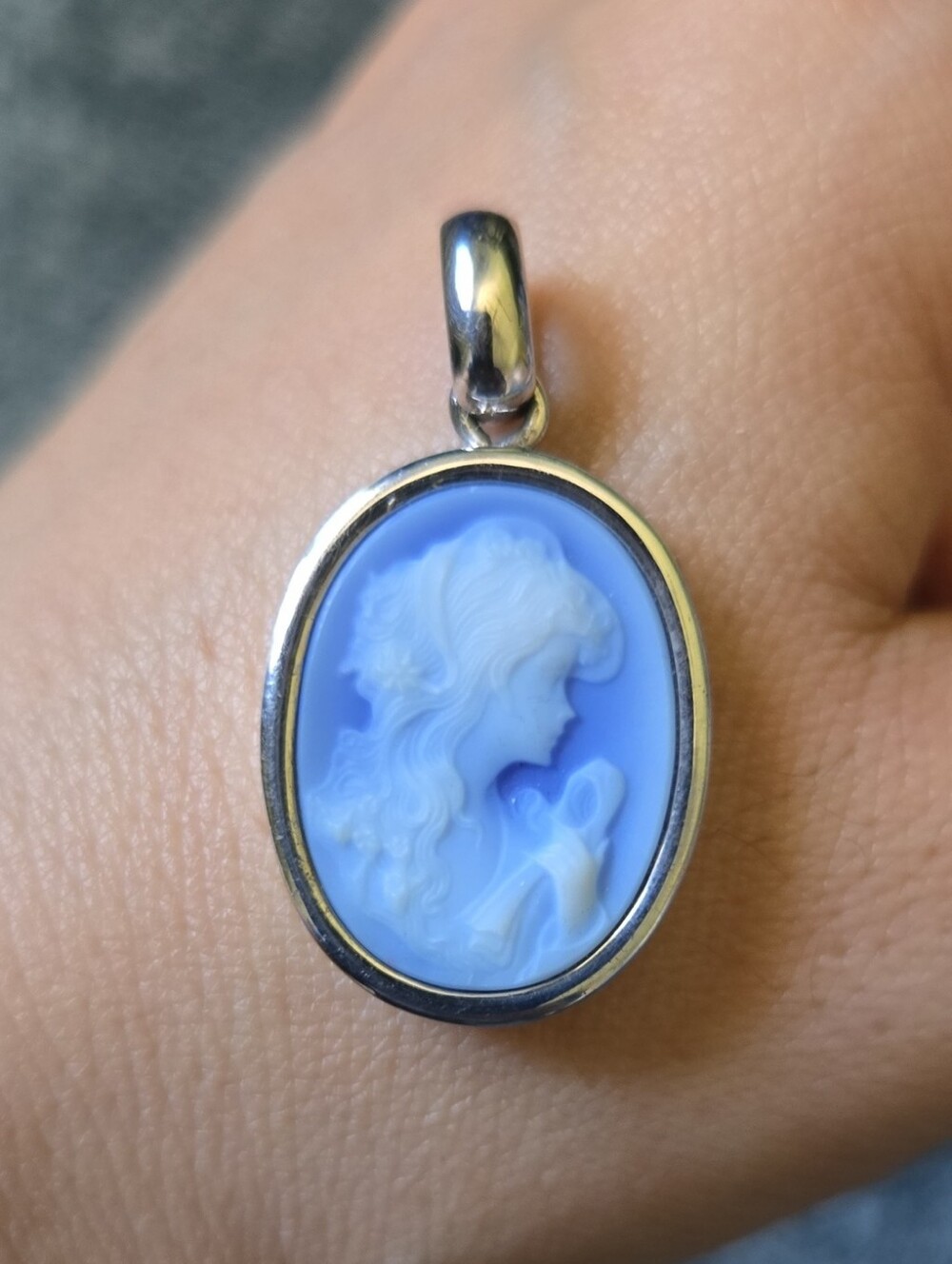 Blue Cameo Stering Silver Pendant Necklace - Classic Profile Design